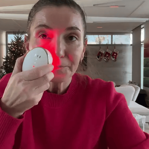 Using the DepuffCup under the eye