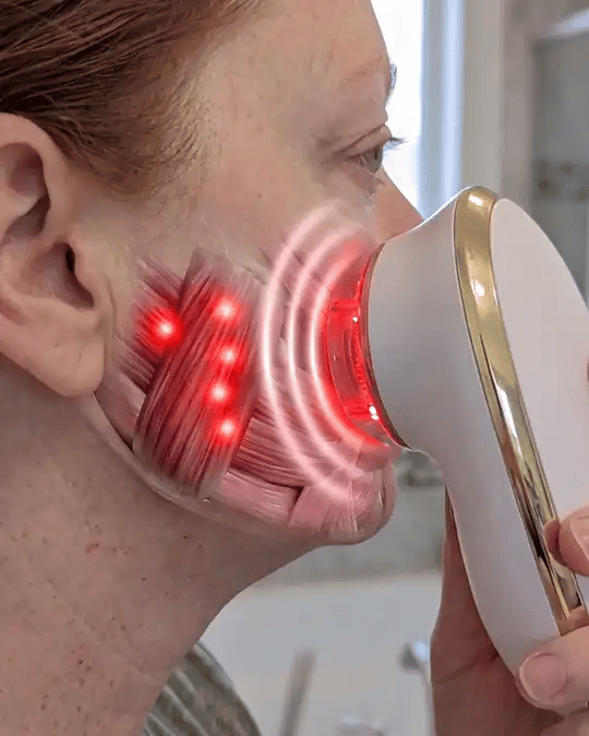 Massage head relaxing the clenched jaw muscle